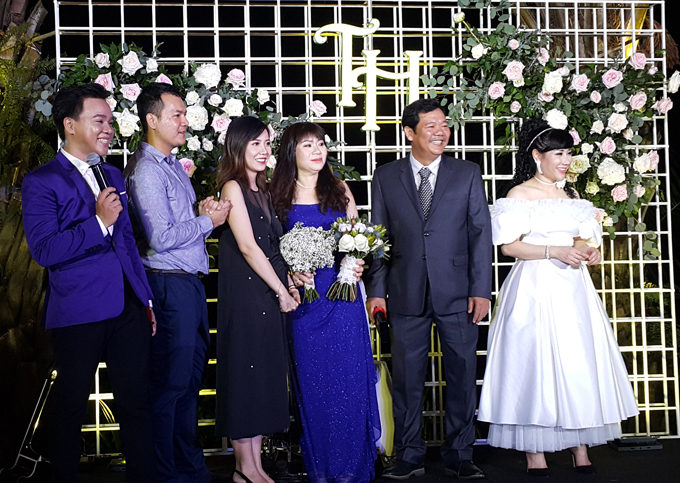 Vợ mới cưới của Trương Nam Thành bức xúc vì tin đồn &#34;trốn chụp ảnh chung với khách&#34; - 3