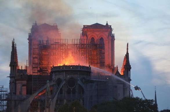 Notre Dame hay câu chuyện về quan điểm cá nhân và quyền phán xét - Ảnh 1.