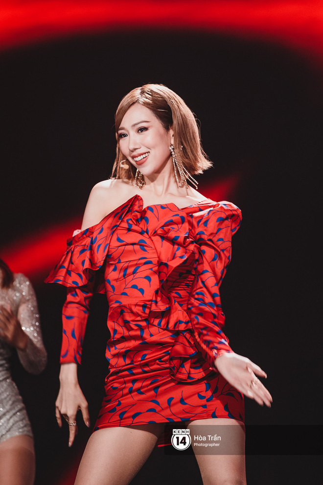 Soobin - Jiyeon song ca tình bể bình, iKON quẩy cùng nón lá, dàn sao Việt - Hàn bùng nổ đêm nhạc cuối năm - Ảnh 25. Soobin - Jiyeon song ca tình bể bình, iKON quẩy cùng nón lá, dàn sao Việt - Hàn bùng nổ đêm nhạc cuối năm - Ảnh 25.