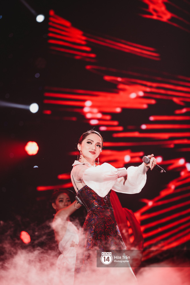 Soobin - Jiyeon song ca tình bể bình, iKON quẩy cùng nón lá, dàn sao Việt - Hàn bùng nổ đêm nhạc cuối năm - Ảnh 27. Soobin - Jiyeon song ca tình bể bình, iKON quẩy cùng nón lá, dàn sao Việt - Hàn bùng nổ đêm nhạc cuối năm - Ảnh 27.