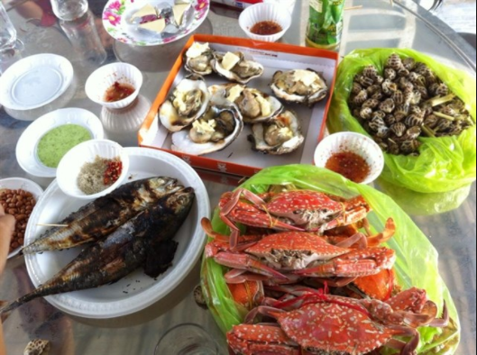 Bữa trưa ngập hải sản