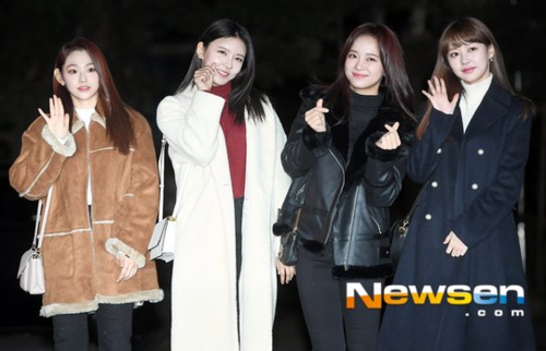 4 thành viên Gugudan Mina, Se Jeong, Na Young và Mimi.