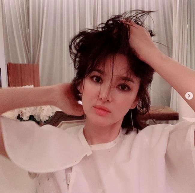 Song Hye Kyo khoe nhan sac o tuoi U40 giua vu ly hon on ao hinh anh 3
