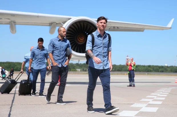 Trở thành tỷ phú USD thứ hai của làng bóng đá trong năm 2020, Messi đã làm điều này như thế nào? - Ảnh 2.