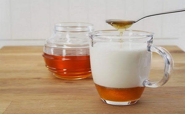 Mặt nạ sữa tươi không đường và mật ong